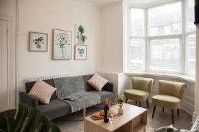 The Stoke Charm - By Parydise Properties Ltd - Spacious 3 Bedroom Escape - Perfect for Business or Leisure stays